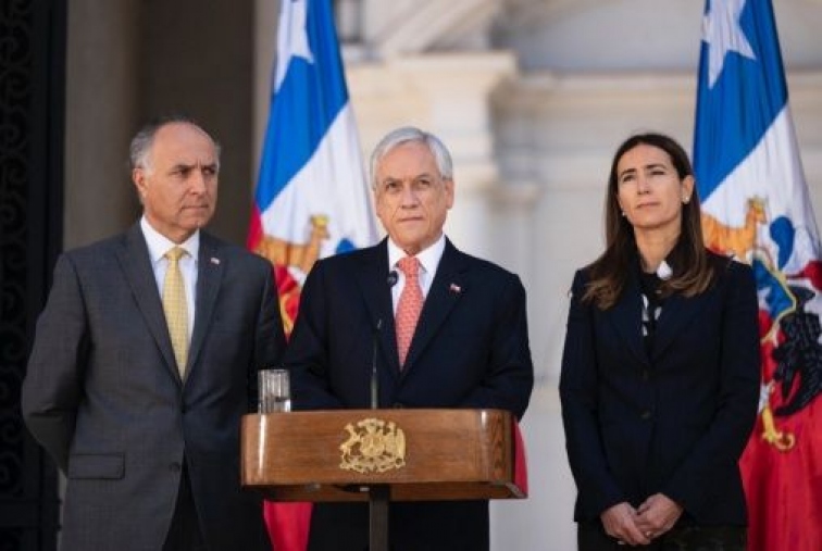 SEÑOR PIÑEIRA: ¿AHORA PONE A LOS CHILENOS PRIMEROS EN LA FILA?