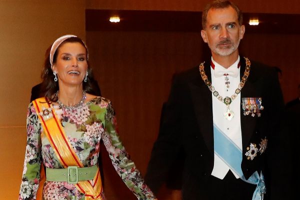 EL REY SE VA DE NEGOCIOS: ESTO SE PARECE MUCHO A PAPA ¿NO?