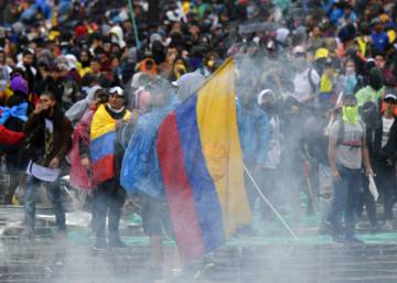 LAS PROTESTAS SE INTENSIFICAN EN COLOMBIA Y DUQUE SACA EL EJÉRCITO A LAS CALLES