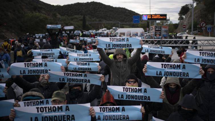 CATALUÑA AL BORDE DEL ABISMO: Y EL RESTO DE ESPAÑA TAMBIÉN