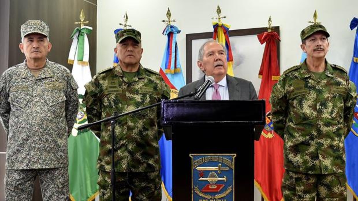 DIMITE EL MINISTRO DE DEFENSA COLOMBIANO