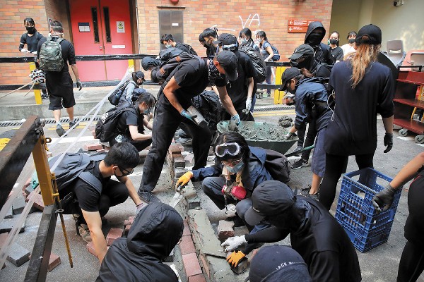 HONG KONG: GUERRA EN EL CAMPUS