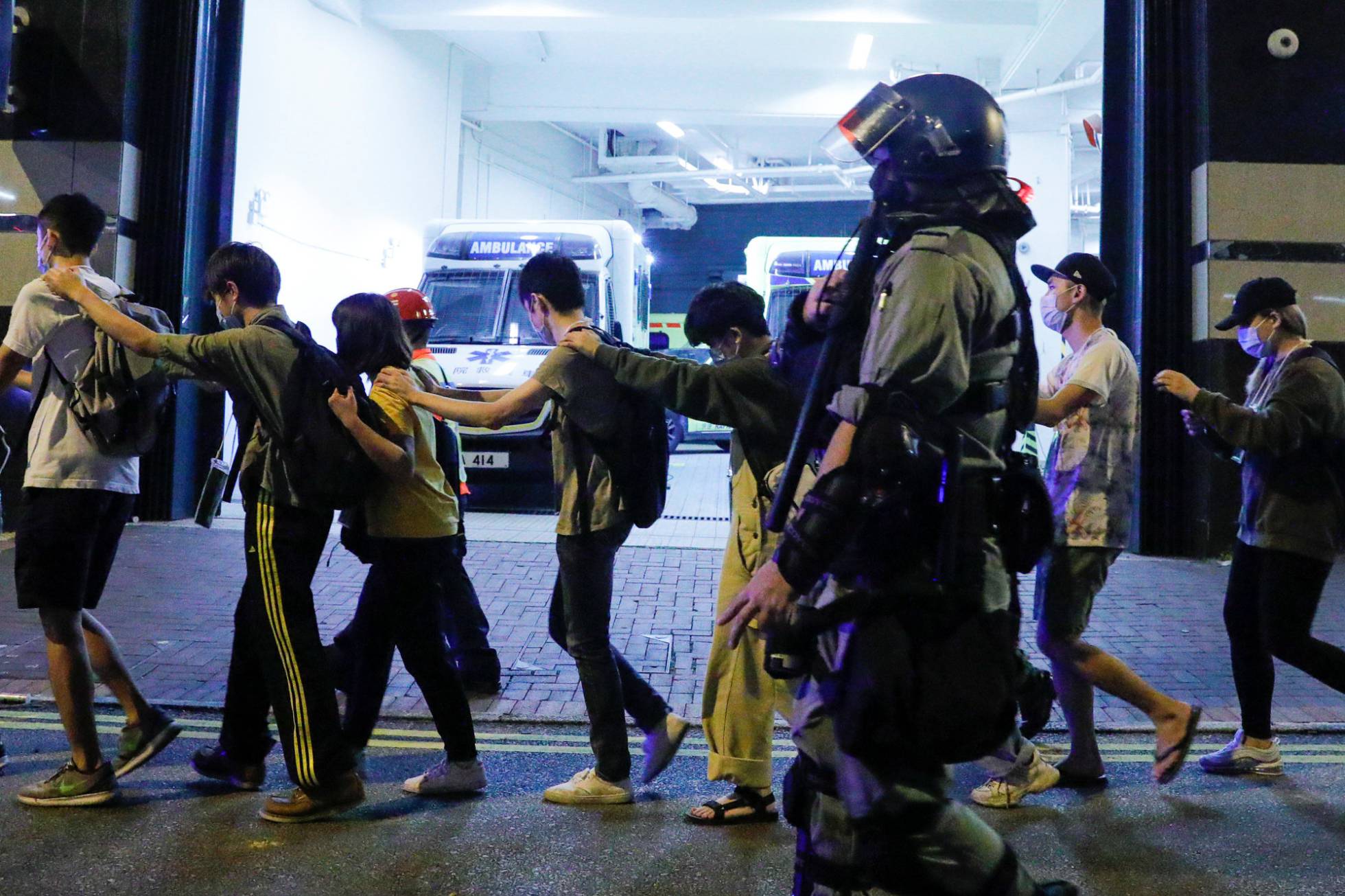 HONG KONG: LA POLICÍA EMPIEZA A APRETAR
