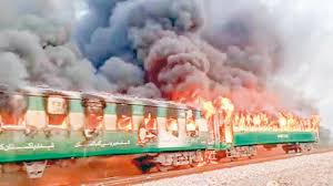 PAKISTAN: 73 MUERTOS POR COCINAR EN UN TREN