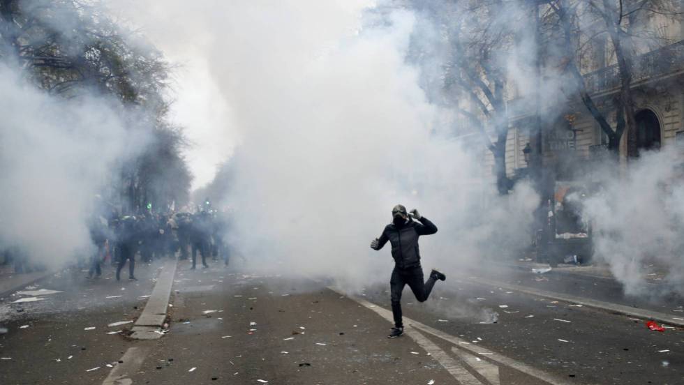 SEÑOR MACRON: EL MARTES TIENE USTED MÁS