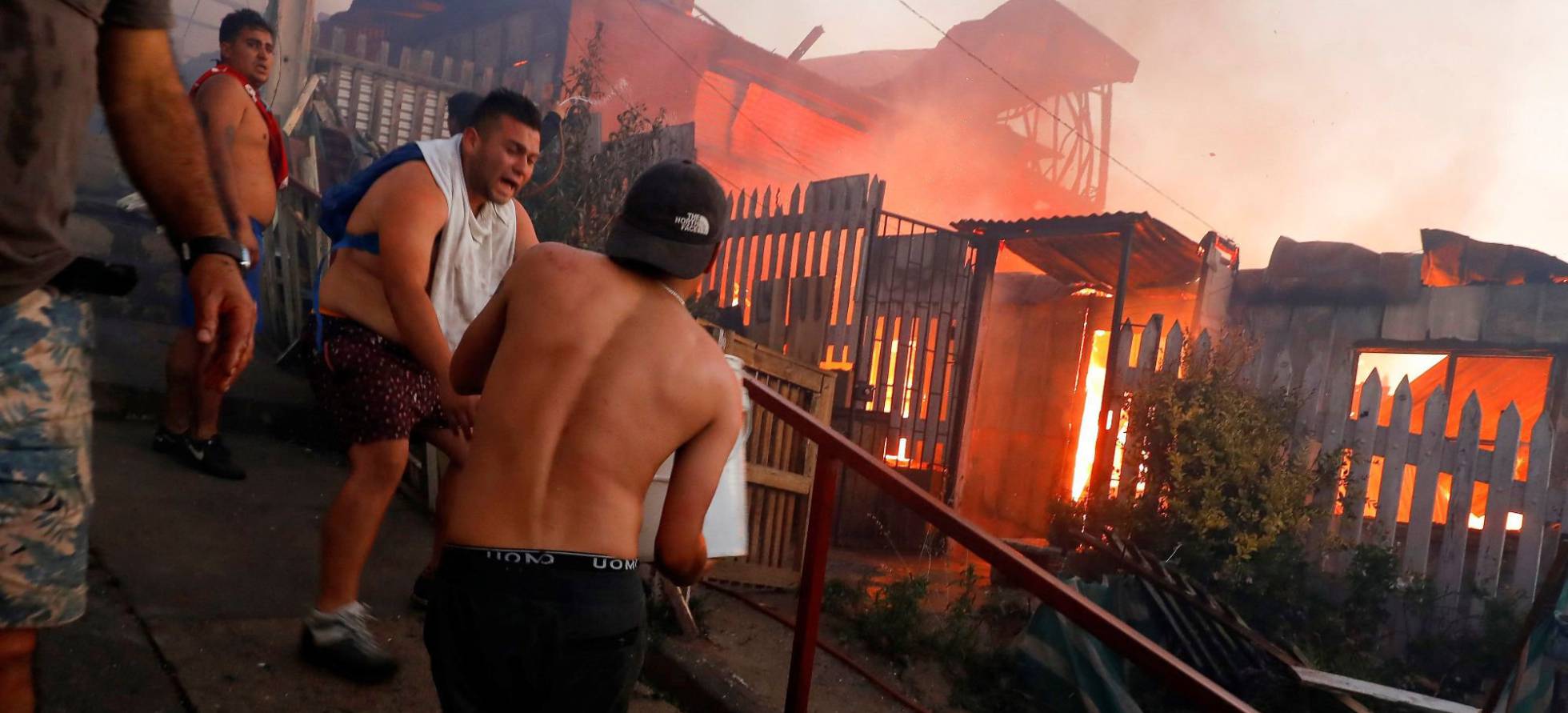 CHILE: INCENDIO EN VALPARAISO EN NOCHEBUENA