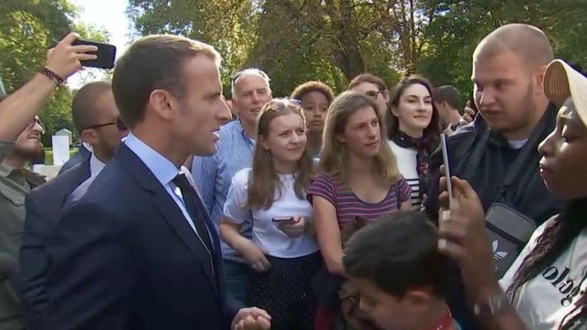 Emmanuel Macron junto joven desempleado EDIIMA20180917 0503 19