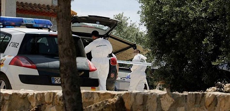 agentes de la guardia civil ante el complejo club la costa world tve 1