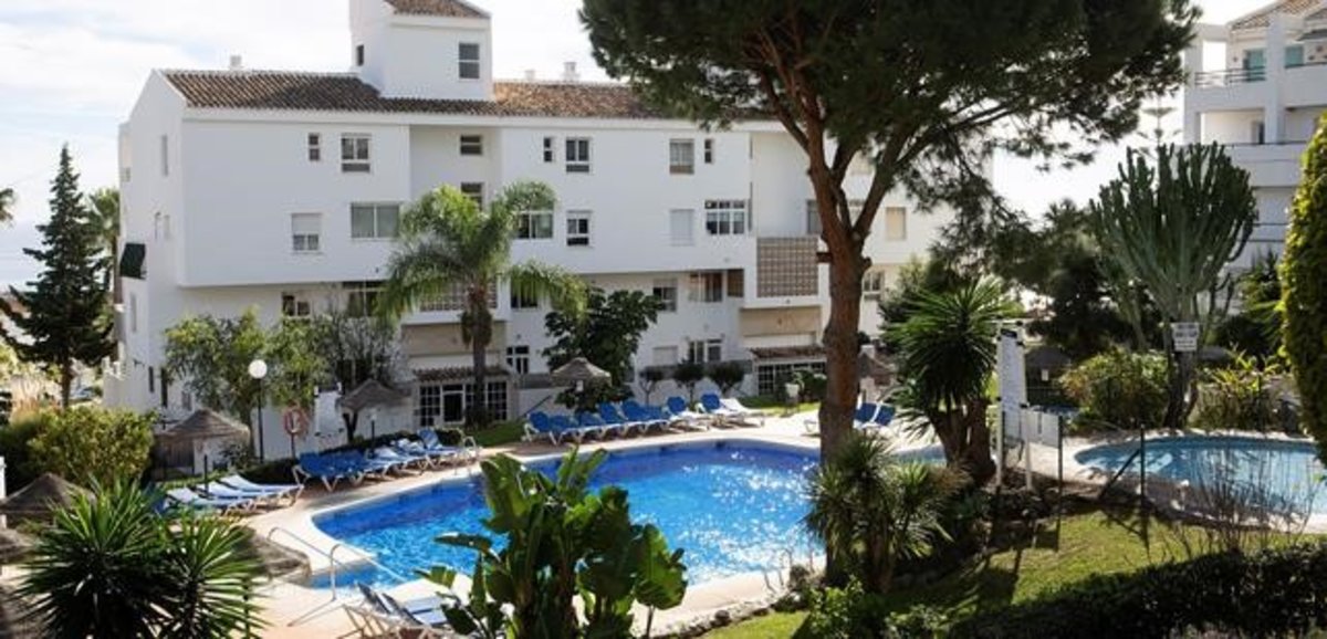 vista piscina donde ayer hombre nacionalidad britanica dos sus hijos menores edad fallecieron ahogados urbanizacion club costa mijas malaga 1577295216797
