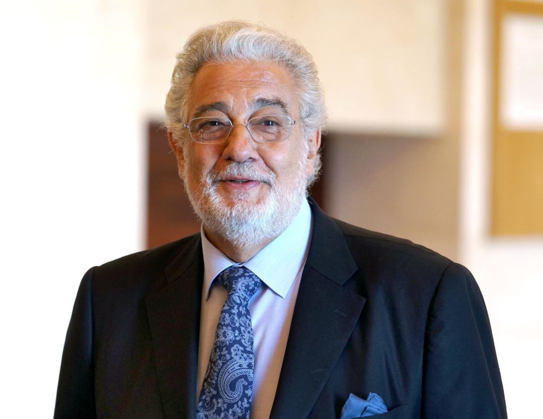 NUEVE MUJERES ACUSAN A PLÁCIDO DOMINGO: DE GOLPE