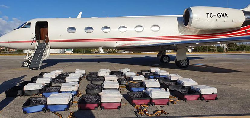 AVIÓN PRIVADO ESPAÑOL PILLADO CON UNA TONELADA DE COCAÍNA