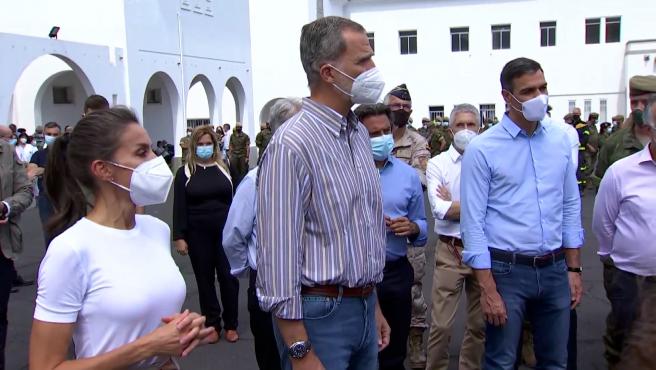 los reyes y sanchez visitan a los afectados por la erupcion del volcan