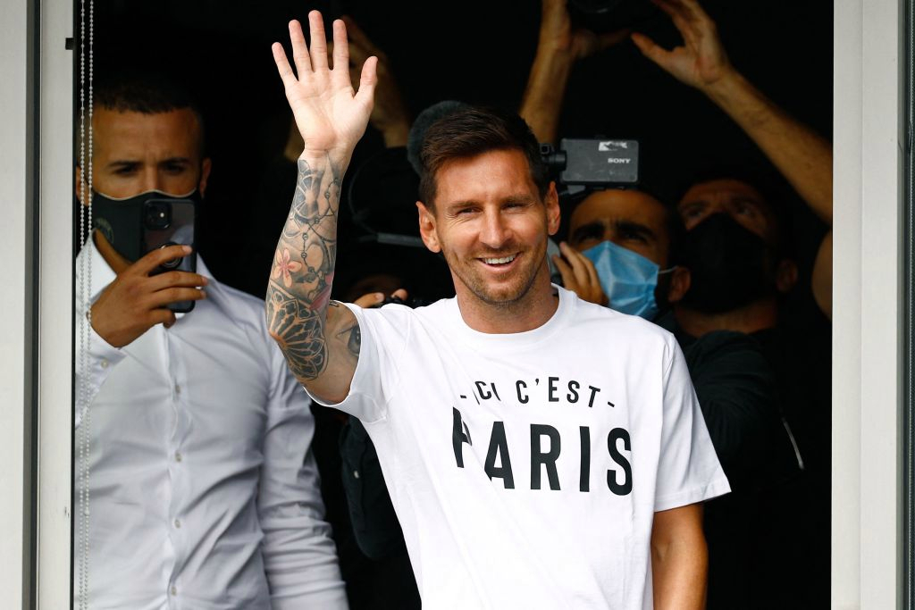 MESSI EN PARÍS. ¿ALQUILARÁN LA TORRE EIFFEL?
