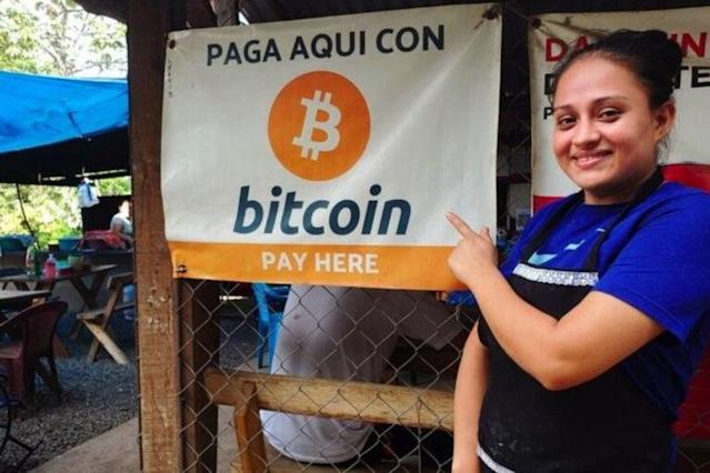 EL SALVADOR DE BUKELE DE LO MÁS COOL: “PAGUE EN BITCOIN”