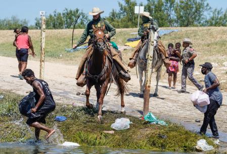 EEUUU: A CABALLO CONTRA EMIGRANTES