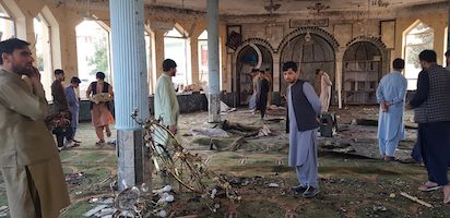 NO NOS CUADRA QUE UN ISLAMISTA SE INMOLE EN UNA MEZQUITA EN ORACIÓN