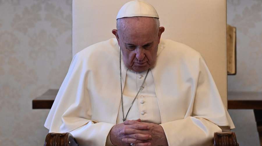 AL PAPA LE DA VERGÜENZA, PERO NO DIMITE (COMO SU PREDECESOR)