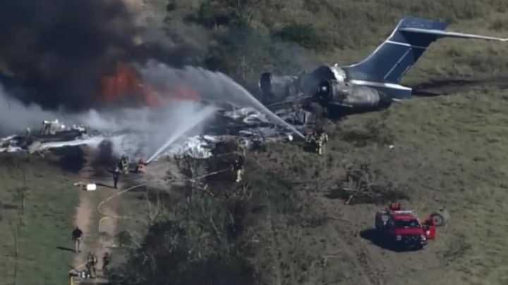 SE ESTRELLA UN AVIÓN EN TEXAS: Y SALEN TODOS ILESOS