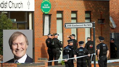 Y VIOLENCIA EN UK; MUERTE DE UN DIPUTADO