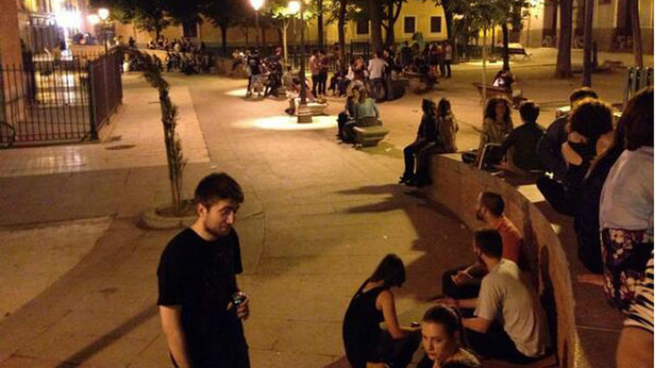 Plaza Mayo vive noche botellon 1899430048 12498369 1300x731