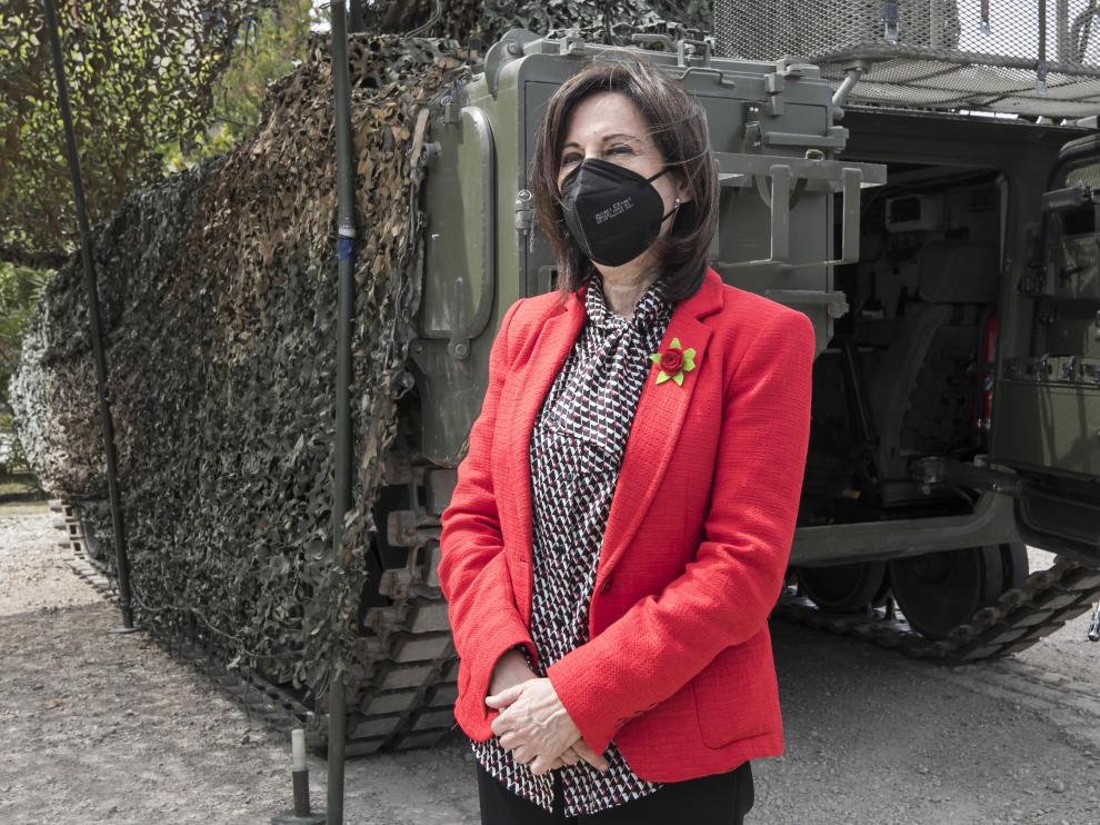 visita de la ministra de defensa margarita robles a la brigada aragon y la base de san jorge.r d.3012 839 2905