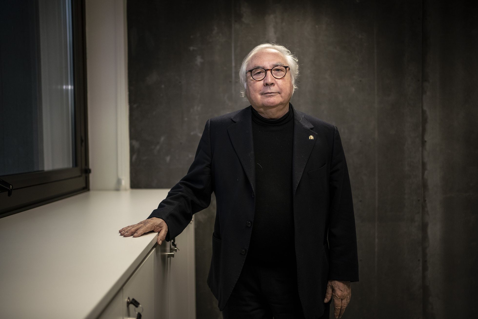 UN COLAPSO CÓSMICO: SE VA CASTELLS, EL MINISTRO QUE NUNCA ESTUVO