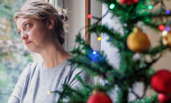 mujer triste navidad t