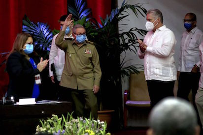 RAUL CASTRO RENUNCIA: ¿DURARÁ TANTO MADURO?
