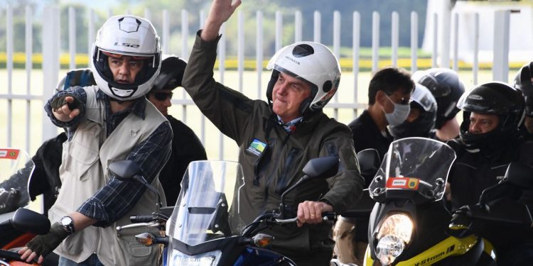 SUBE BOLSONARO; ESTO ES COMO EL REINO DE AYUSO: INCOMPRENSIBLE
