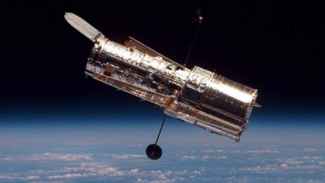 ¿QUÉ LE PASA AL TELESCOPIO HUBBLE?