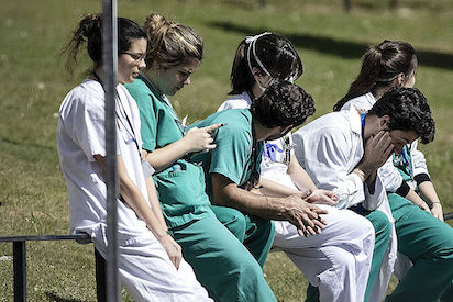 SANITARIOS COVID DESPEDIDOS: ESTO DE SOCIALISMO TIENE POCO