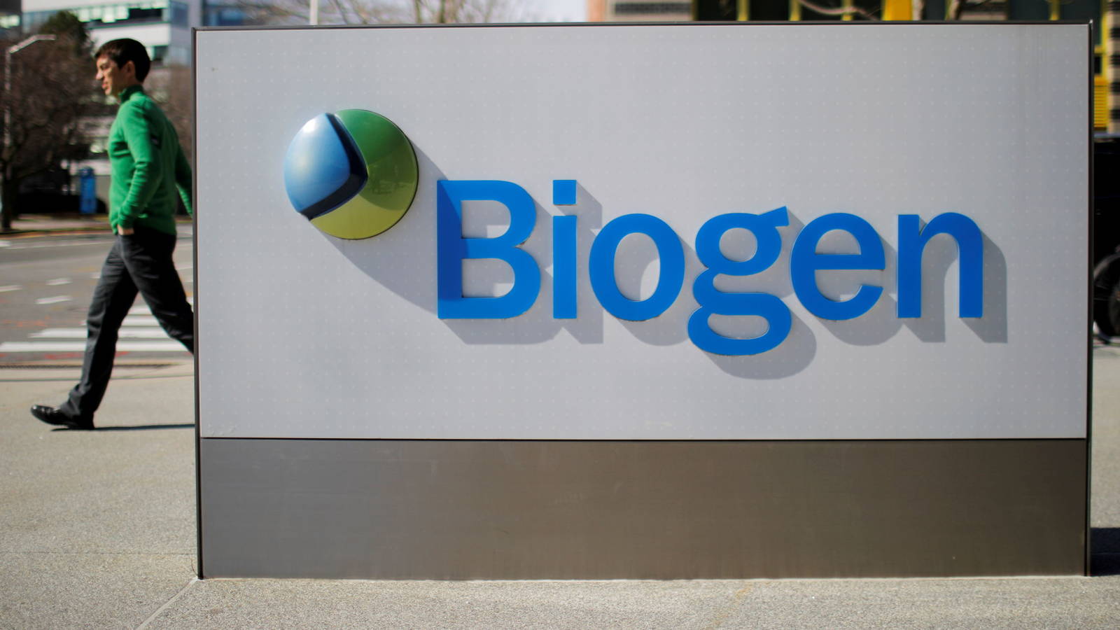 biogen sube hasta un 60 tras recibir luz verde para un farmaco contra el alzheimer