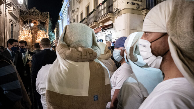 Costaleros Candelaria procesion pasado domingo 1636646334 148770998 667x375