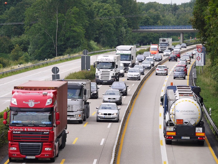 SE NECESITAN CAMIONEROS, PERO SE LES PAGA MENOS