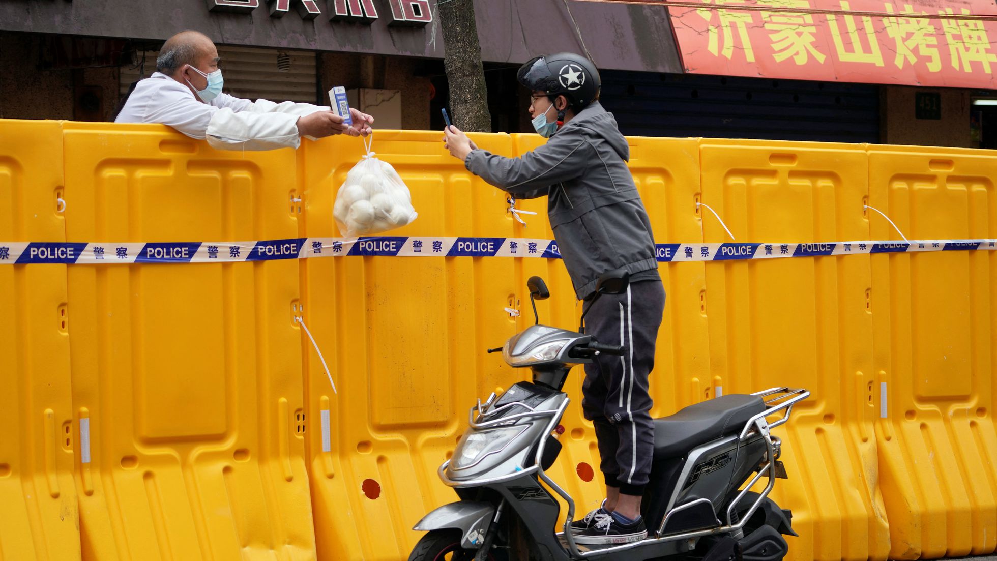 COVID 0: PONE A SHANGHAI EN APUROS