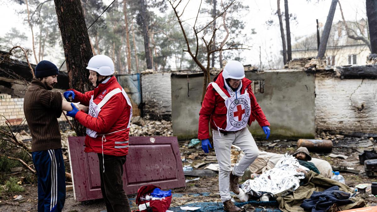 cruz roja en irpin ucrania