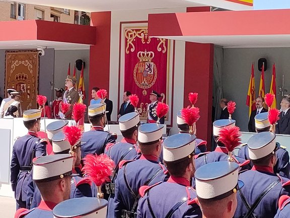 EL REY CON UCRANIA… UN DESFILE SIN EL PRESIDENTE DE GOBIERNO