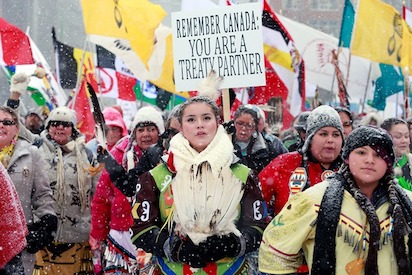 CANADA: NO PUDIERON CON LOS NIÑOS INDIGENAS, AHORA VAN A POR LAS MADRES