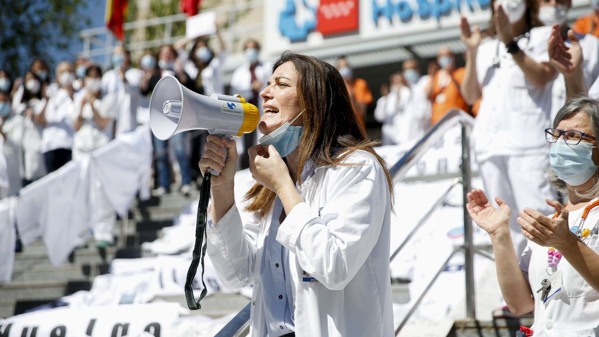 HUELGA GRACIOSA DE LOS MEDICOS DE MADRID. TRABAJAN IGUAL