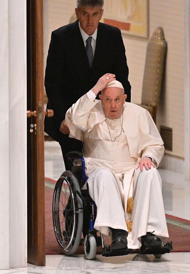 INTUIMOS OTRA DIMISION DE UN PAPA