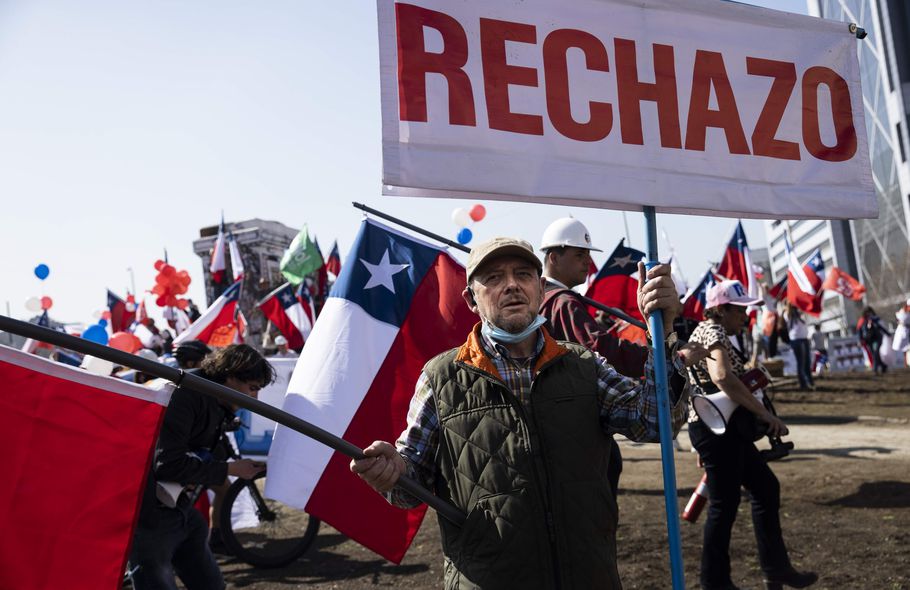 Y EL DOMINGO DESHOJAN LA MARGARITA EN CHILE POR LA CONSTITUCIÓN
