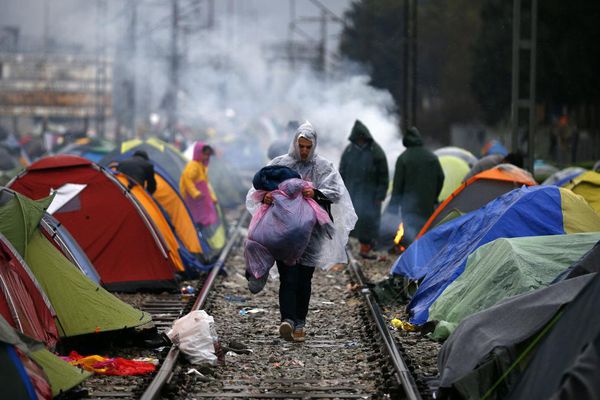 LOS EMIGRANTES-REFUGIADOS SIGUEN BUSCANDO RUTAS