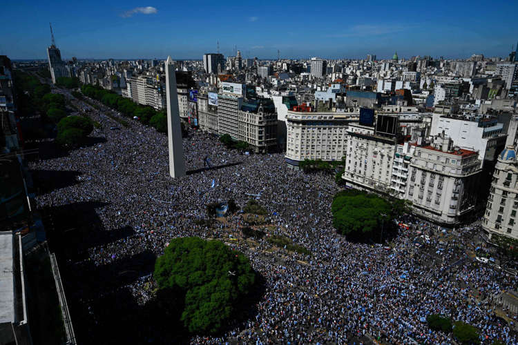 MACROCELEBRACIÓN EN BUENOS AIRES POR LA LLEGADA DE LA ALBICELESTE