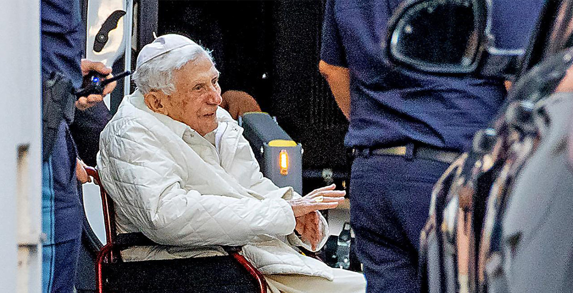 EL PAPA BENEDICTO XVI ESTÁ MUY MALITO
