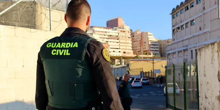 Batida migrantes marroquies guardia civil policia nacional puerto san amaro muelle puntilla PFC 028 scaled