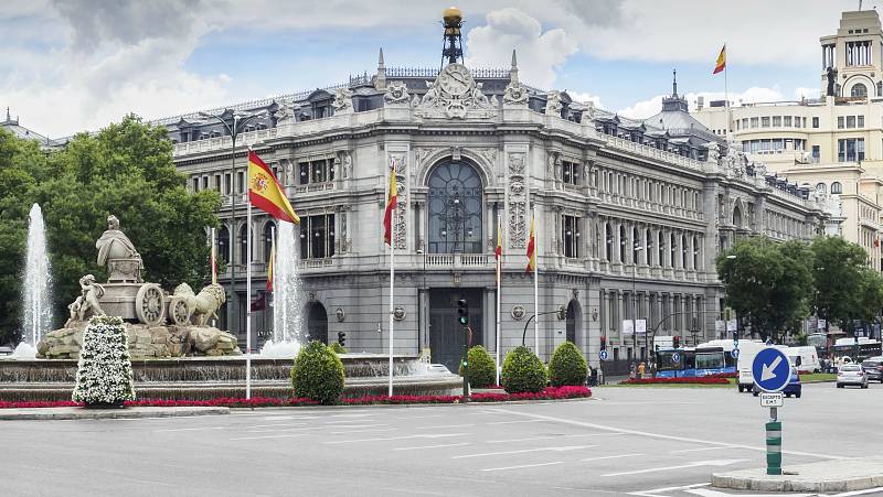 LOS BANCOS PAGAN MENOS AL BANCO DE ESPAÑA, Y EL ESTADO RECAUDA 2.000 MILLONES MENOS