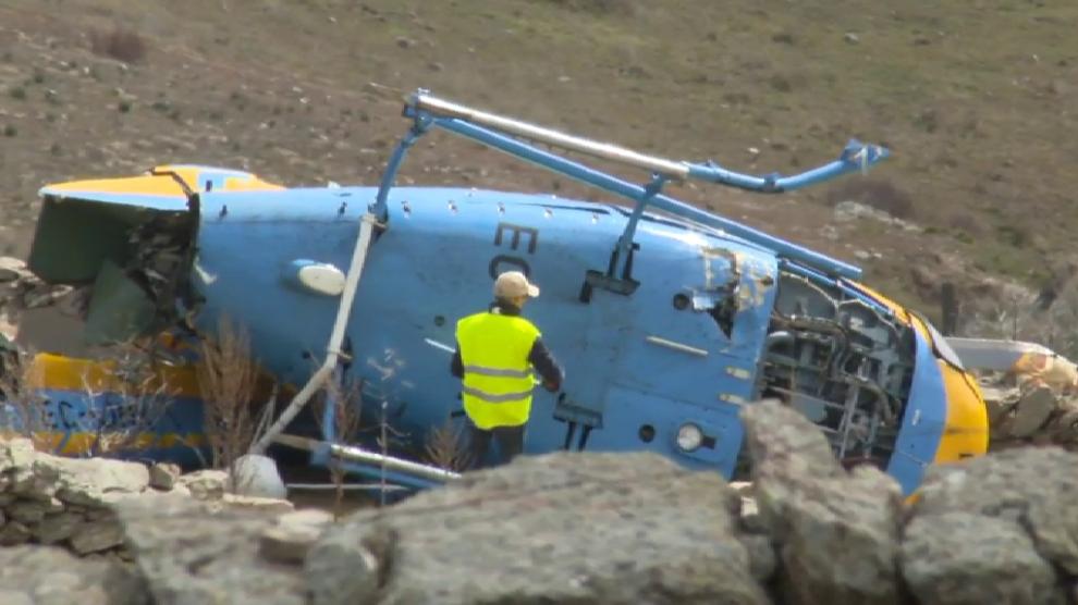 UN HELICÓPTERO, UN BOMBERO-GUARDIA CIVIL Y COCAÍNA