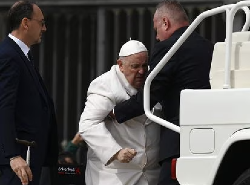 EL PAPA HOSPITALIZADO, SIGUE “TRABAJANDO”
