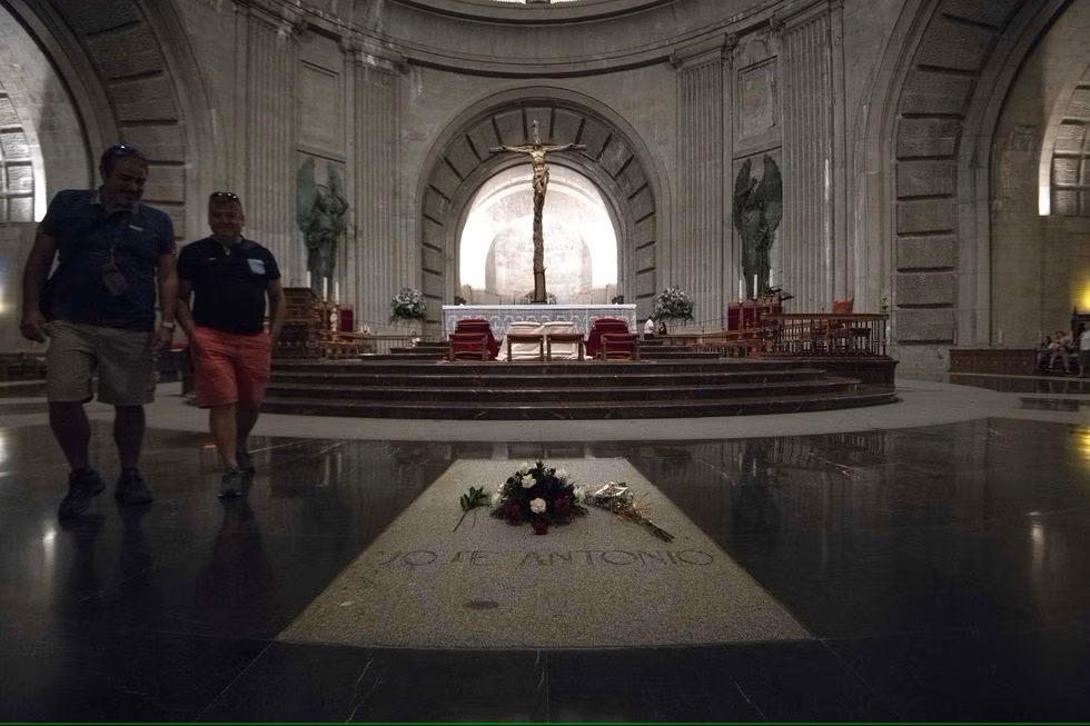 CUARTO ENTIERRO PARA PRIMO DE RIVERA
