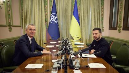 el presidente de ucrania volodimir zelenski recibe al secretario general de la otan jens stoltenberg